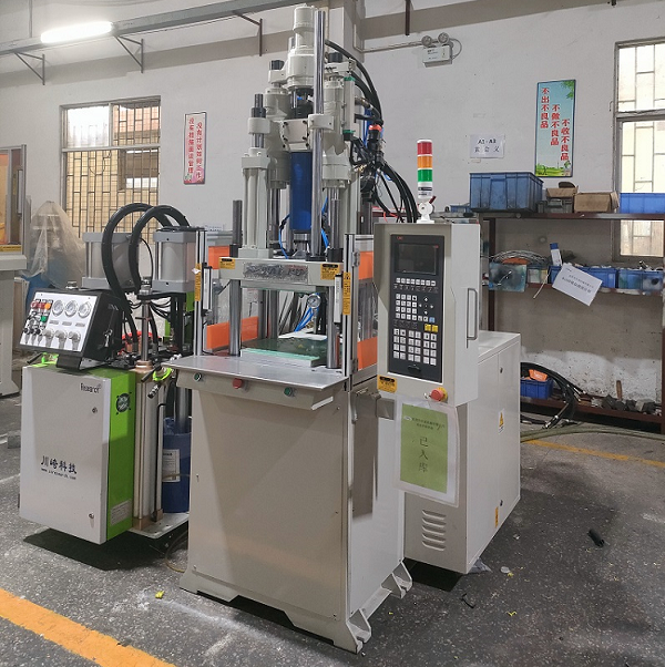 立式液態(tài)硅膠機(jī) 立式液態(tài)硅膠機(jī)